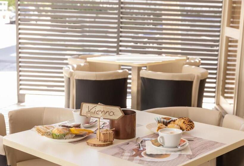 스탠다드 트리플 발코니 룸, Edelweiss Riccione