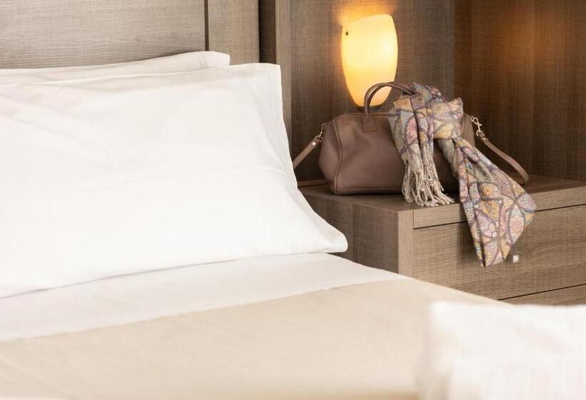 스탠다드 룸 더블 침대, Edelweiss Riccione