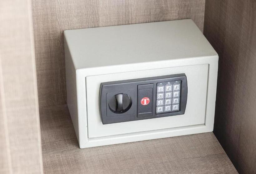 스탠다드 룸 더블 침대, Edelweiss Riccione