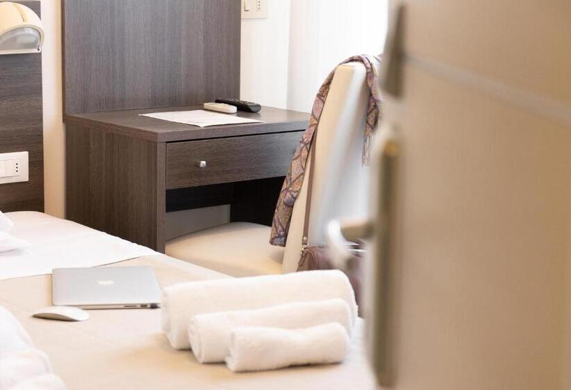 스탠다드 룸 더블 침대, Edelweiss Riccione