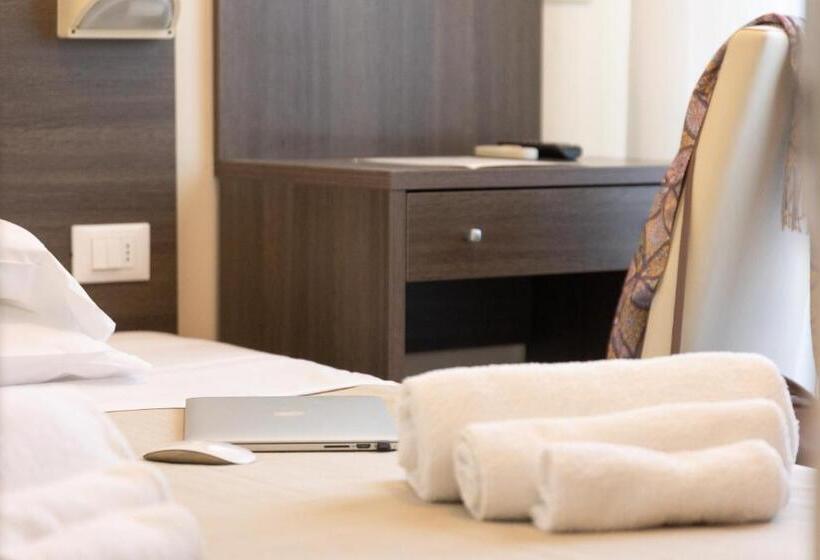 스탠다드 룸 더블 침대, Edelweiss Riccione