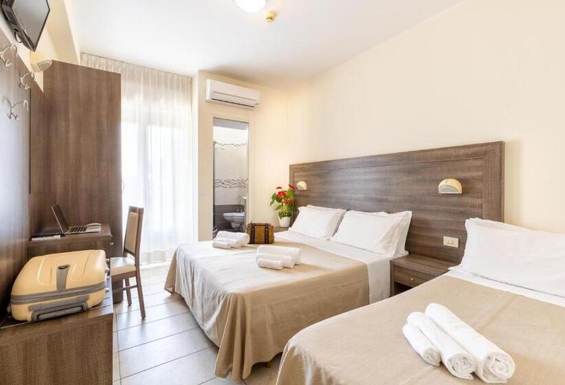 스탠다드 트리플 발코니 룸, Edelweiss Riccione