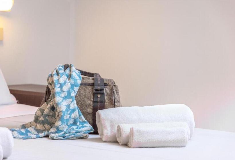 발코니가 있는 4인용 스탠다드 룸, Edelweiss Riccione