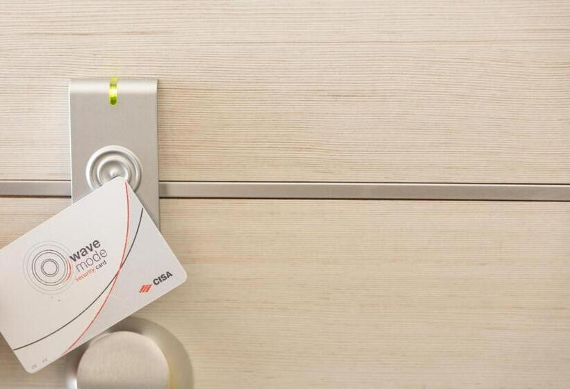 발코니가 있는 4인용 스탠다드 룸, Edelweiss Riccione