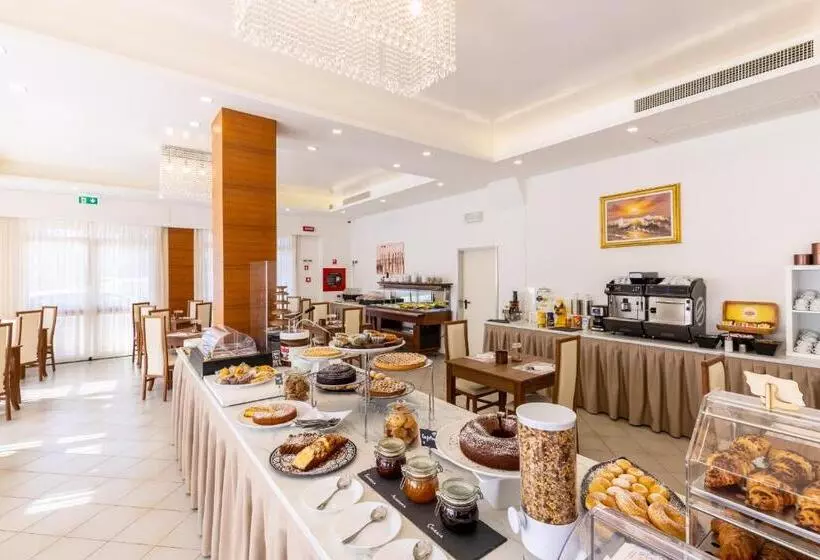 اتاق استاندارد چهارنفره با بالکن, Edelweiss Riccione