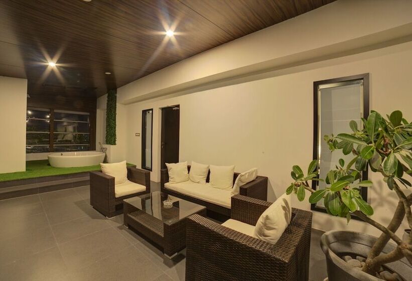 Президентский Люкс, Goldfinch Hotel Mangalore