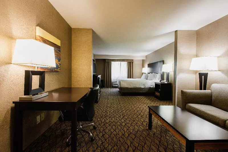 身障者適用キングサイズベッドルーム, Holiday Inn Express Bothell, An Ihg
