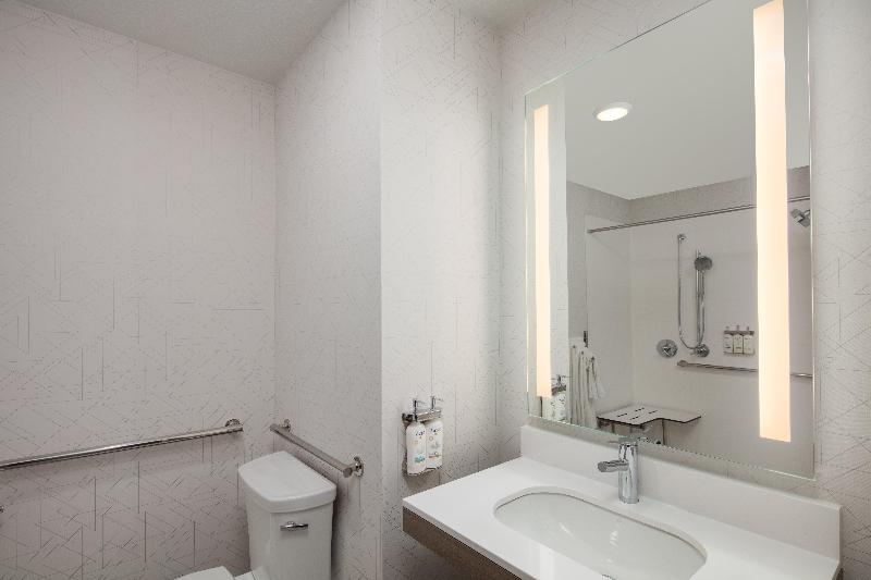 Chambre Standard Lit King Size Adaptée aux Personnes à Mobilité Réduite, Holiday Inn Express Bothell, An Ihg