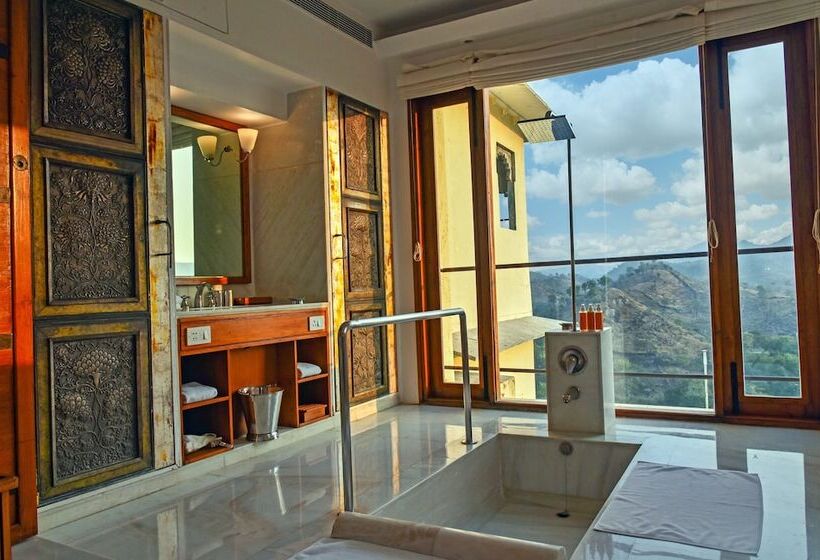 Suite, Raas Devigarh