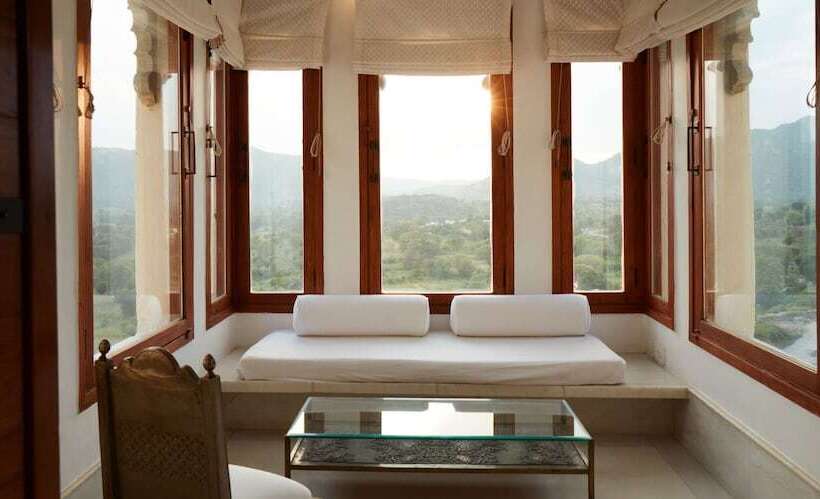 Suite, Raas Devigarh
