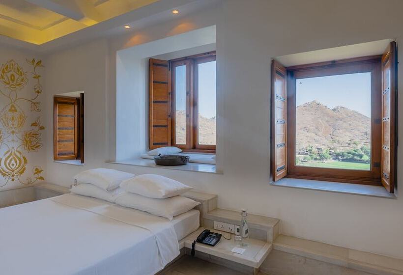 Suite, Raas Devigarh