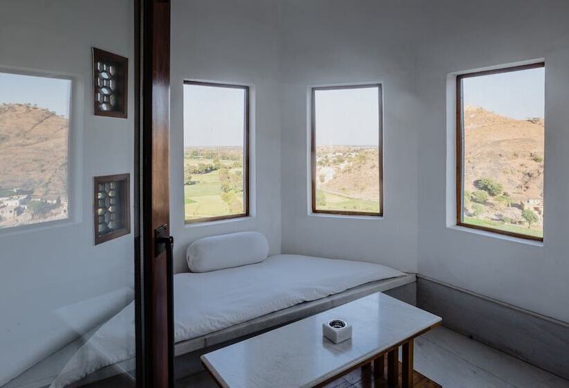 Suite, Raas Devigarh
