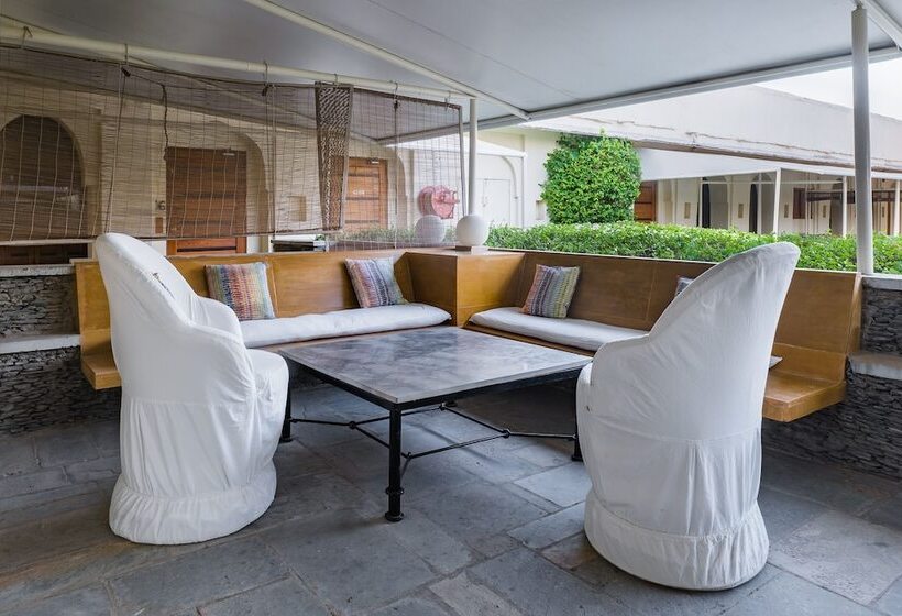 Suite, Raas Devigarh