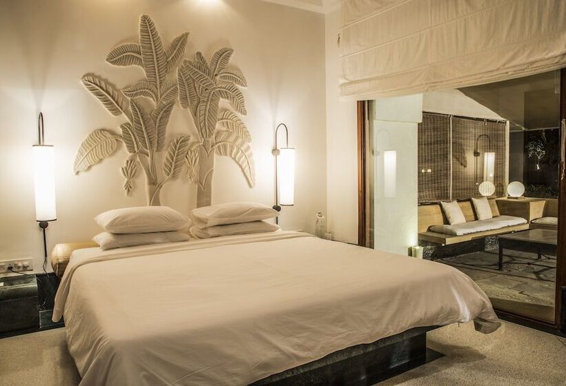 Suite, Raas Devigarh