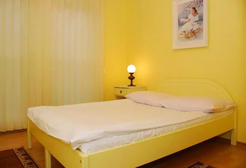 Standard Yhden Hengen Huone, Noclegi U Marii