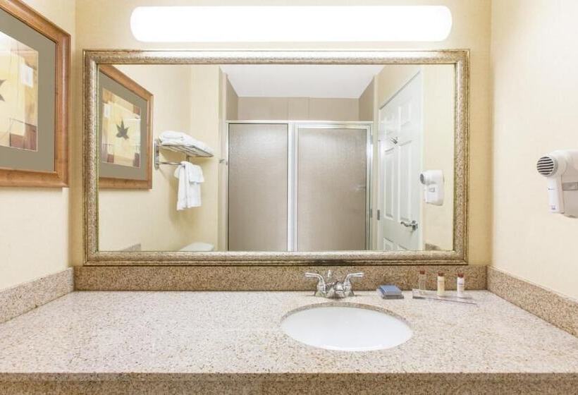 Люкс Кровать Кинг, Wingate By Wyndham Bentonville