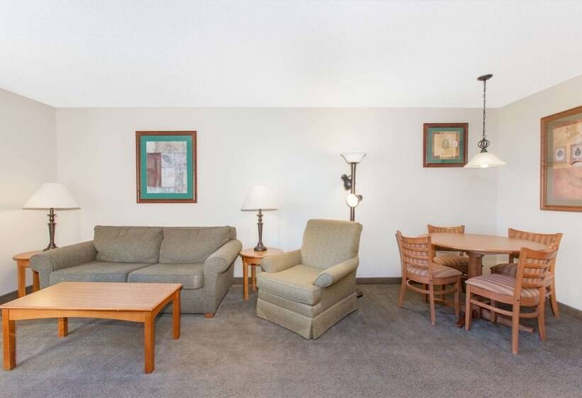 Люкс Deluxe Кровать Кинг, Wingate By Wyndham Bentonville