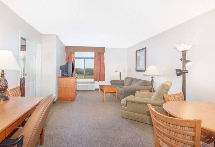 Люкс Deluxe Кровать Кинг, Wingate By Wyndham Bentonville