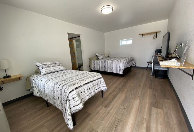 디럭스 룸, The Sage Motel