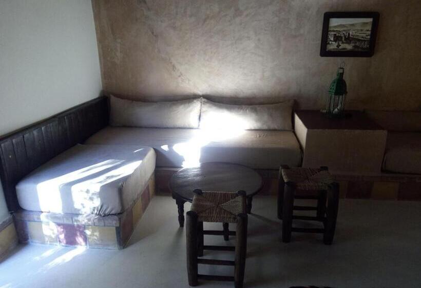 بنجلو قياسى, La Kasbah D Ouzoud