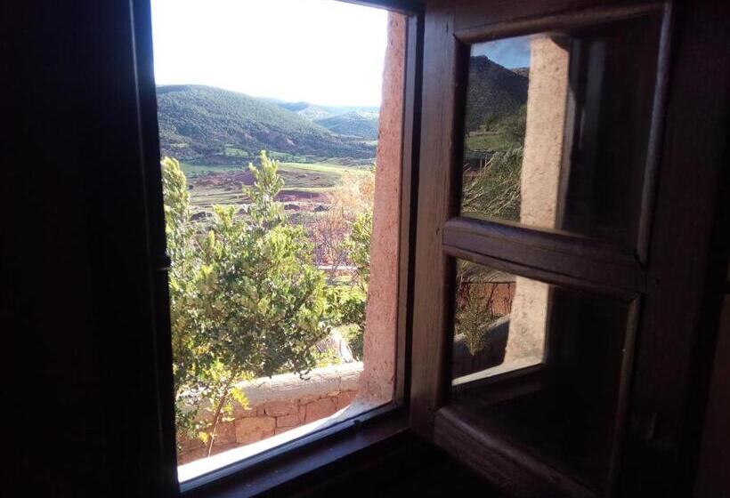 بنجلو قياسى, La Kasbah D Ouzoud