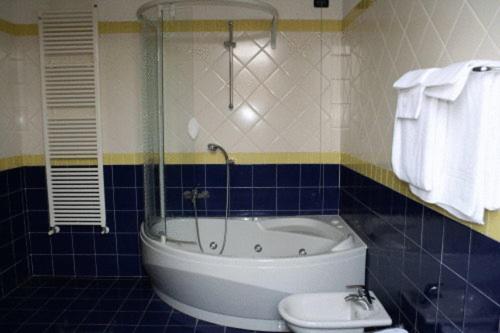 デラックスルーム, De La Ville