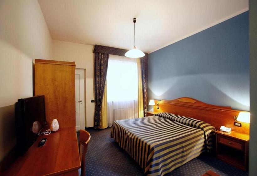 スタンダードルーム, De La Ville