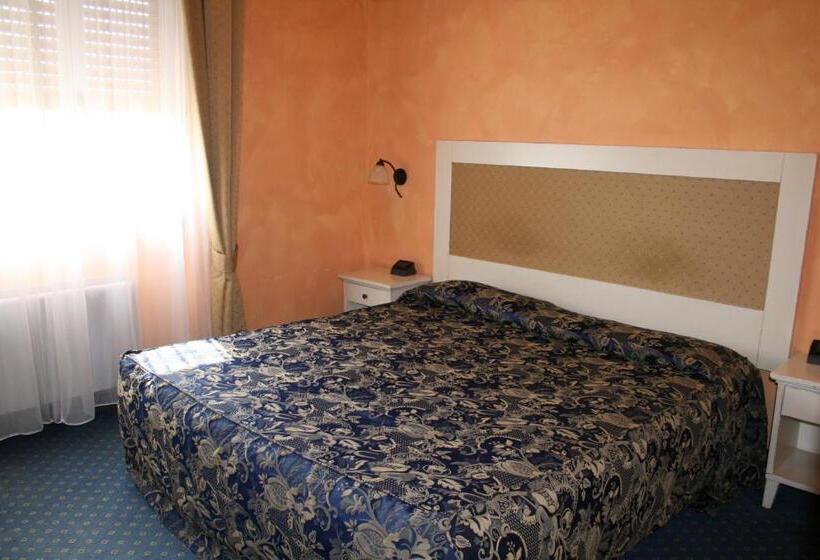 スタンダードルーム, De La Ville