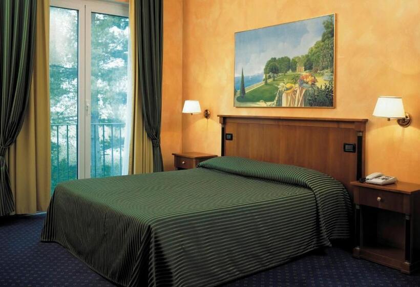 スタンダードトリプルルーム, De La Ville