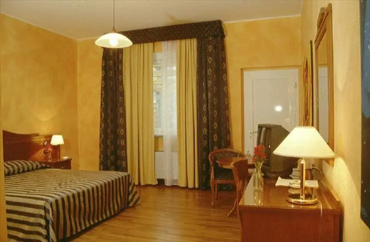 デラックスルーム, De La Ville