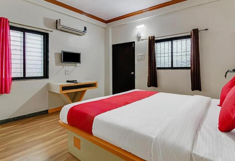 Triple Classic Room, Sandeep