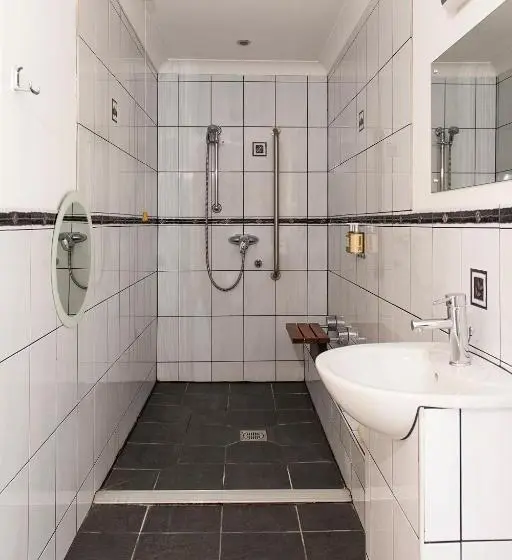 身障者適用キングサイズベッドルーム, Spanhoe Lodge