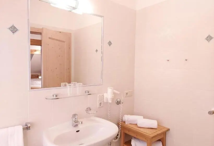 Standard-studio, Residence Zum Theater