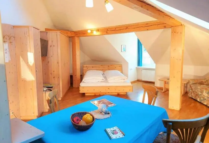Standard-studio, Residence Zum Theater