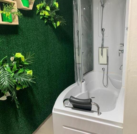 ハイドロマッサージバス付きスイート, Alcatraz