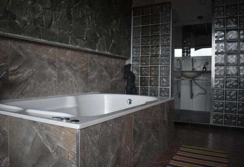 スーペリアースイート, Alcatraz