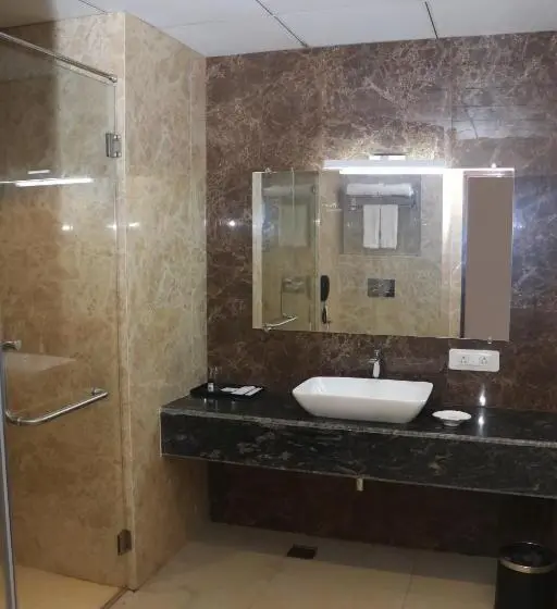 キングサイズベッドのスタンダードルーム, Comfort Inn Lakhimpur