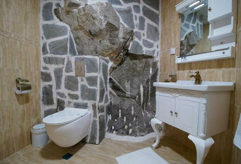 스탠다드 룸, Pulpudeva Family