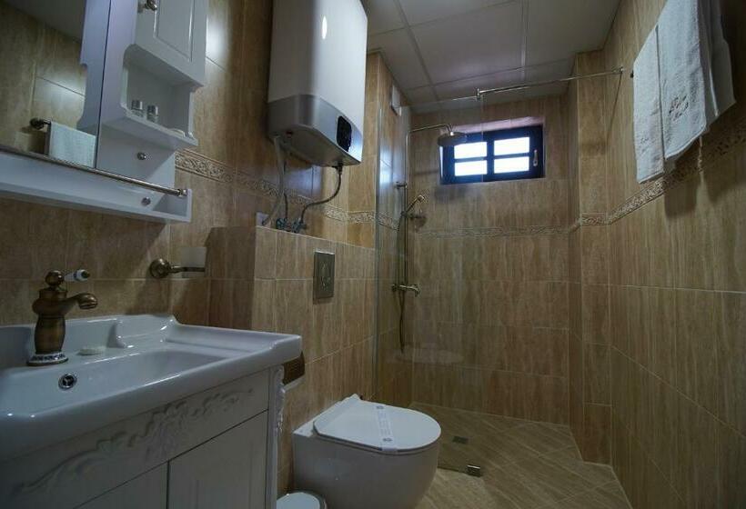 발코니 디럭스 룸, Pulpudeva Family