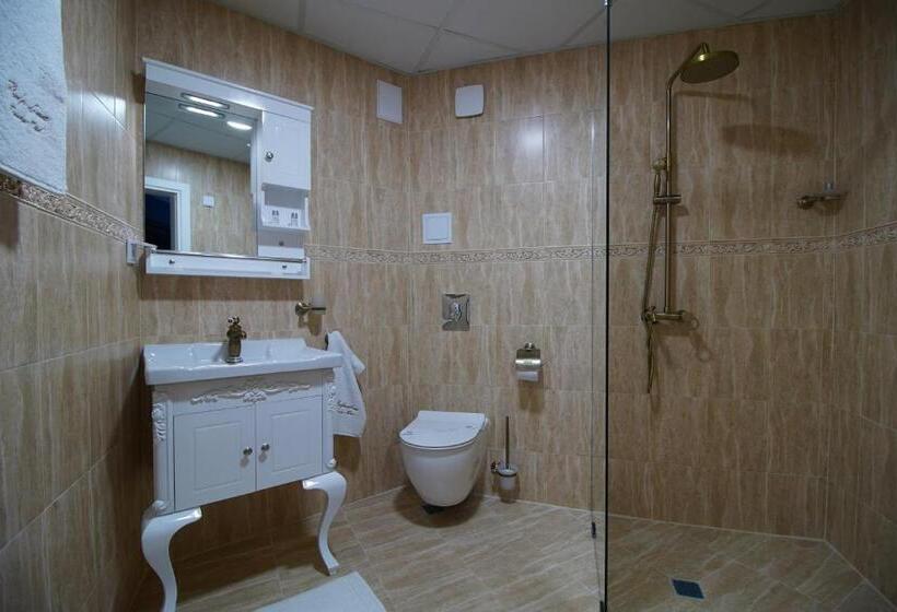 스탠다드 룸, Pulpudeva Family