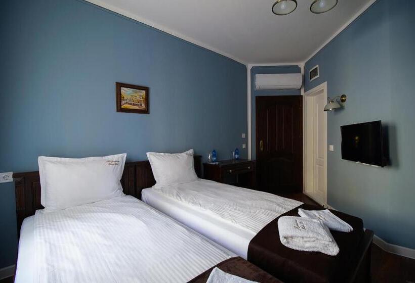 스탠다드 룸, Pulpudeva Family