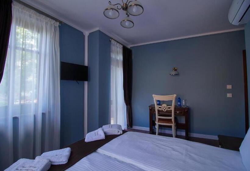 발코니 디럭스 룸, Pulpudeva Family