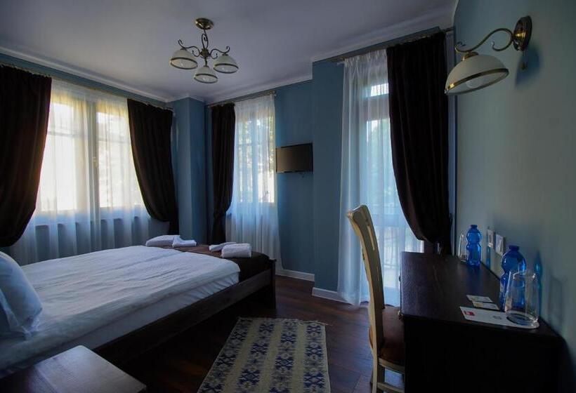 발코니 디럭스 룸, Pulpudeva Family