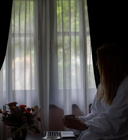 디럭스 룸 도시 전망, Pulpudeva Family