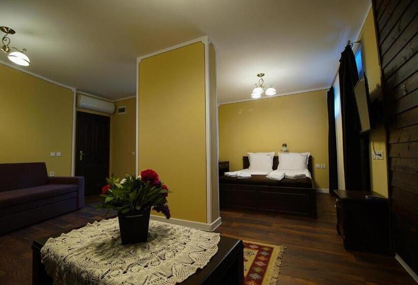 패밀리 스튜디오, Pulpudeva Family