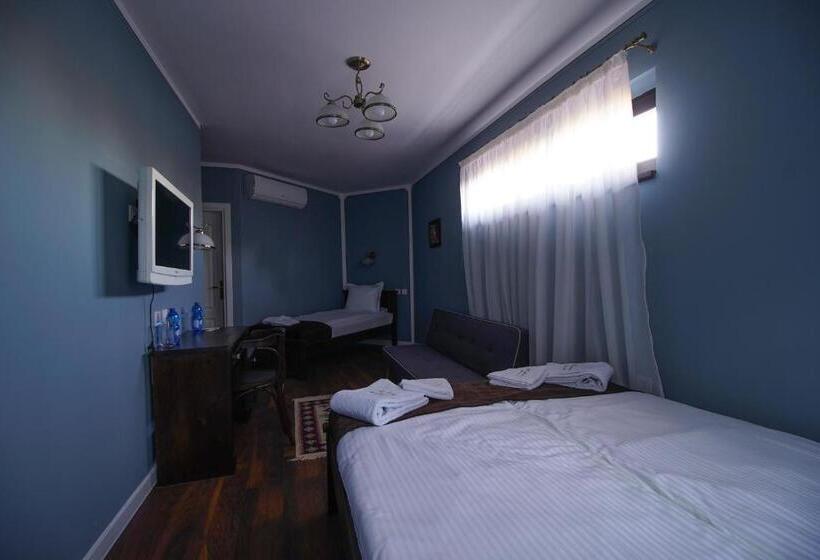 침실 1개 디럭스 아파트, Pulpudeva Family