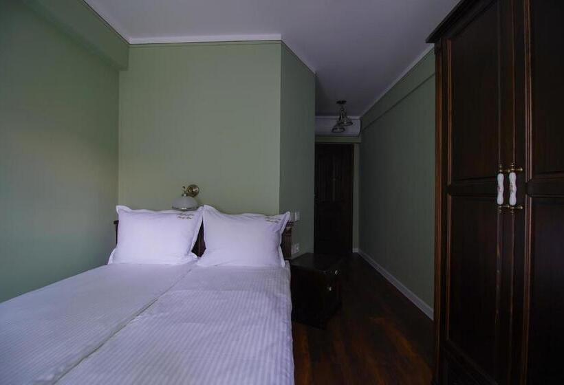 스탠다드 룸, Pulpudeva Family