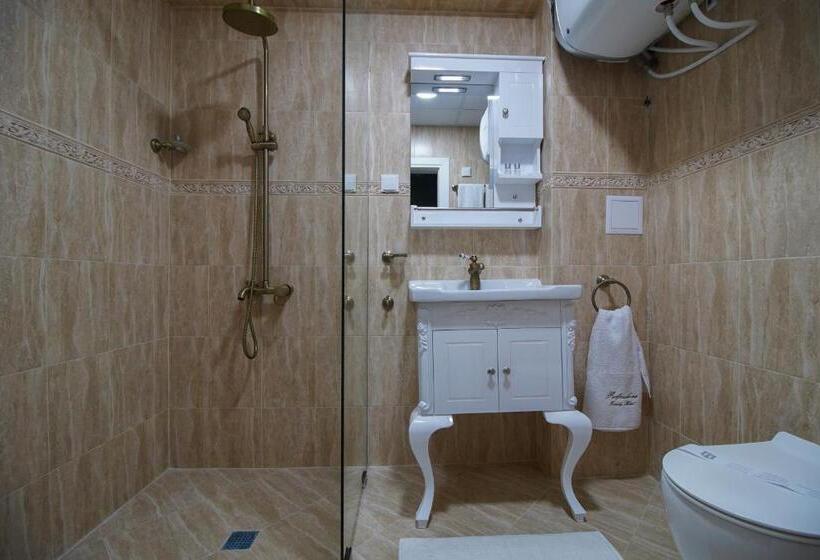 스탠다드 룸, Pulpudeva Family