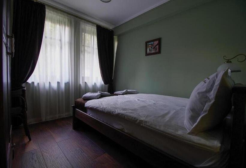 스탠다드 룸, Pulpudeva Family