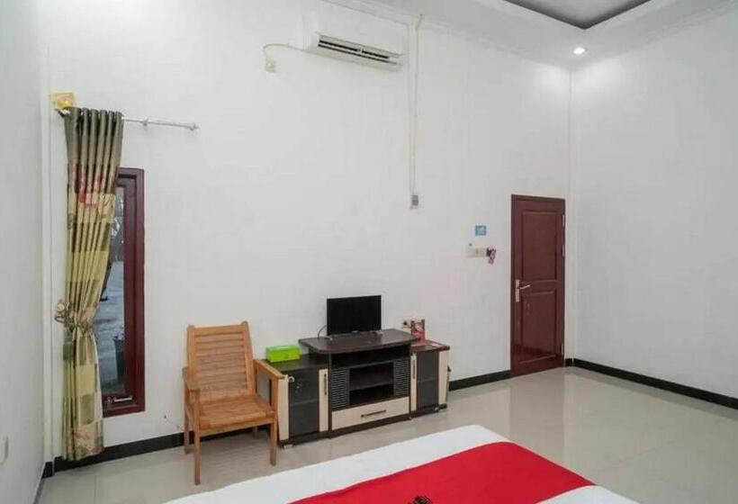 اتاق خانوادگی, Reddoorz Syariah Near Syamsudin Noor Airport 4
